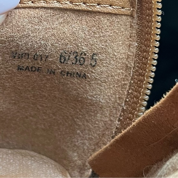 Women’s size 6 US wedge heel ankle bootie. - Picture 2 of 8